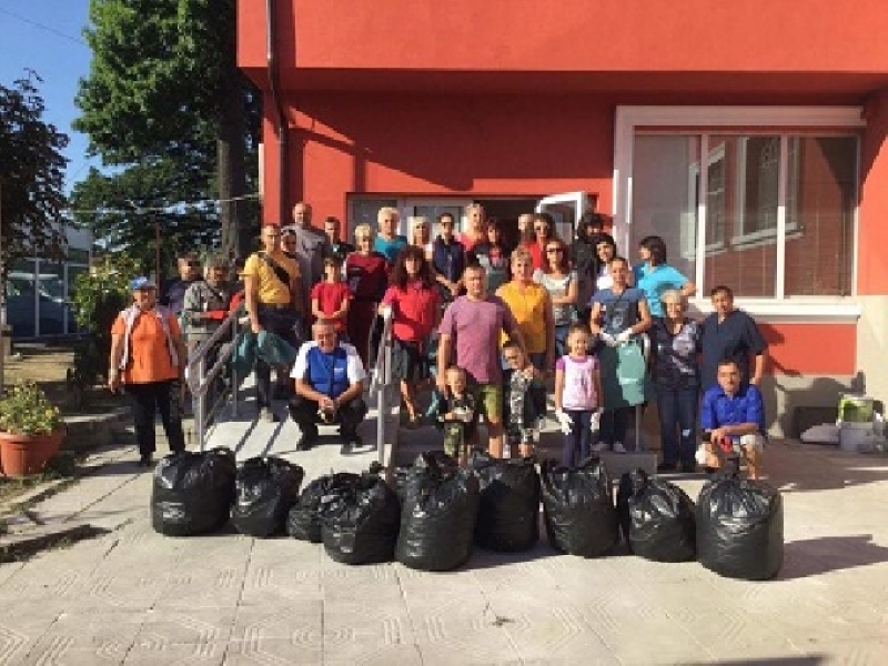 Акцията по почистване в община Божурище продължава