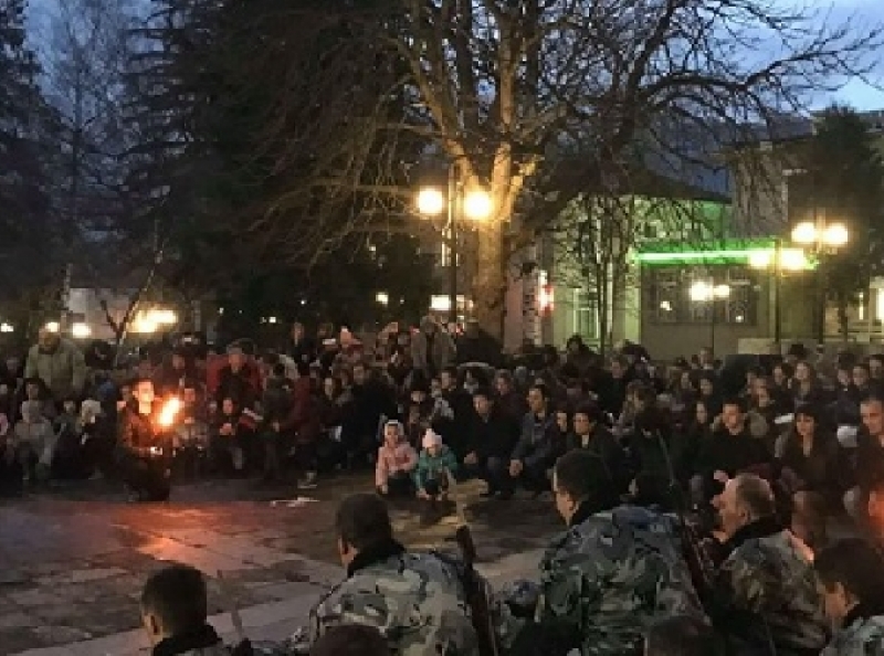 С минута мълчание и тържествена заря, Годеч почете героите паднали за свободата на България