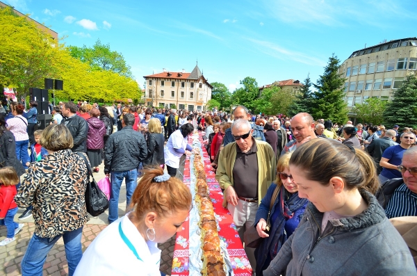 Стотици празнуваха заедно Великден във Враца