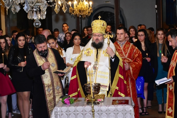 Врачанският митрополит Григорий отслужи молебен за зрелостниците във Враца