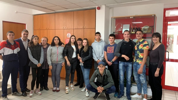 Ученици от Костинброд ще се обучават в производствения център на Кока-Кола ХБК България в града