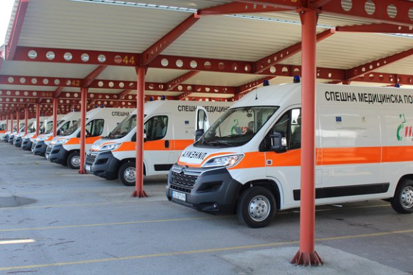 20 Центъра за спешна помощ в страната получиха нови линейки