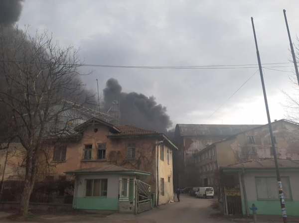 Пожар възникна в бившия завод Нива в Костинброд