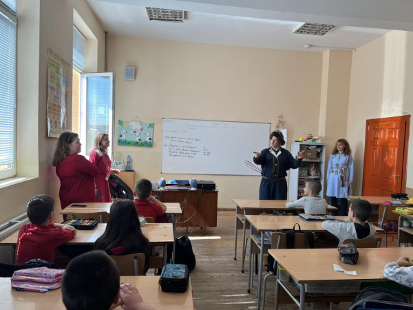 Добротворци от Исторически парк изнесоха уроци по родолюбие в училищата на община Костинброд