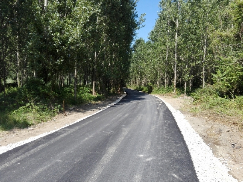 На нова детска площадка и ремонтиран път ще се радват жителите на община Своге
