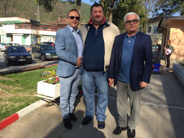 Кметът на Своге посрещна двама посланици за Великден
