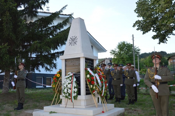 Министър Каракачанов откри военния мемориален комплекс в Драговищица