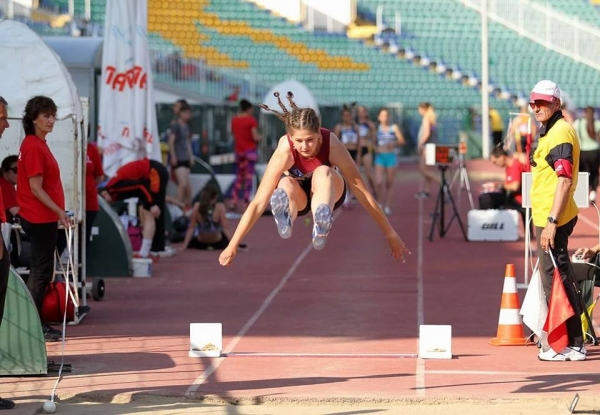 Ани Павлова със злато и сребро от Националния шампионат по лека атлетика за юноши и девойки до 18 г.
