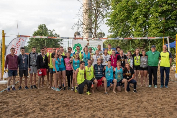 70 отбора участваха в националното първенство по плажен волейбол за подрастващи в Божурище