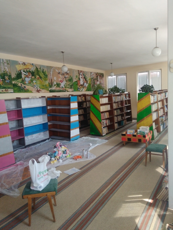 Обновената от служителите на „Ролпласт“ детска библиотека очаква своите читатели