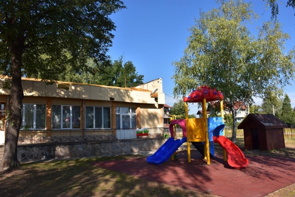 Нови детски площадки ще радват възпитаниците на ДГ „Виолина“ в село Петърч
