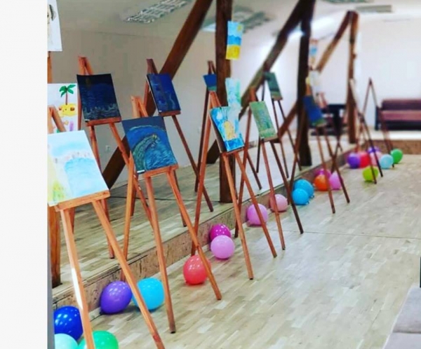Младите таланти от Арт ателието към читалището в Годеч откриха изложба
