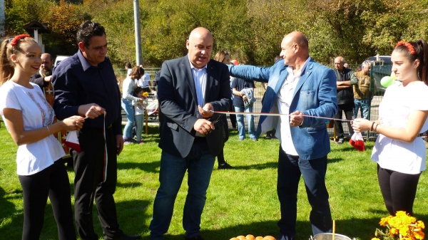 Нова детска площадка беше открита за децата от кв. Клисура във Владо Тричков