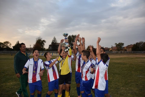 Четири отбора премериха сили на ученически футболен турнир в Костинброд