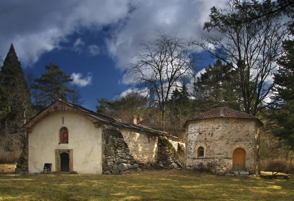 Празнична литургия за Архангеловден ще има в Искрецкия манастир