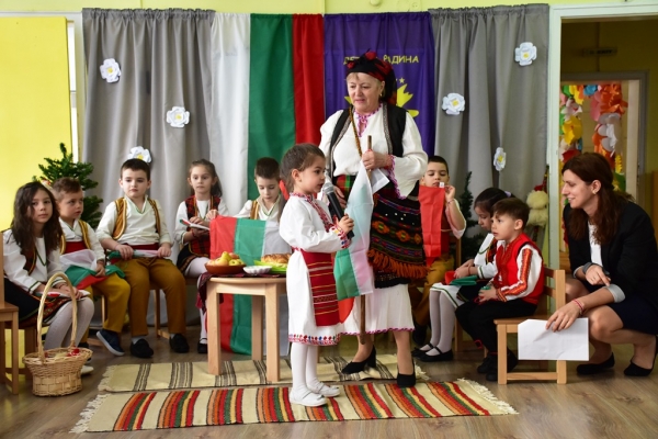 Баба Марта в Детска градина „Европейчета“ Враца