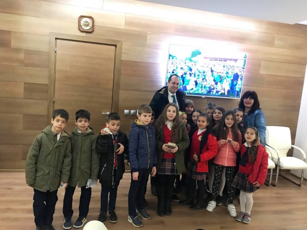 Деца от НУ „Св. Софроний Врачански“ поздравиха кмета на Враца за деня на пролетта