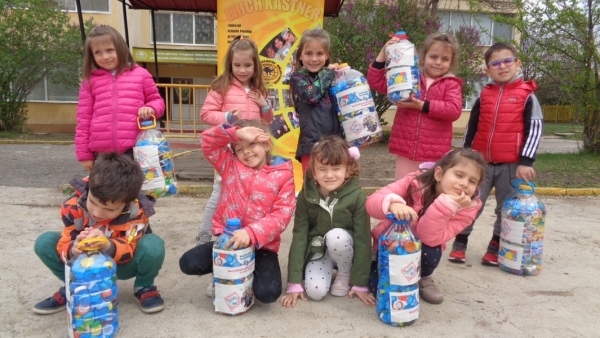50 кг. пластмасови капачки събраха децата от ЧДГ „Ерих Кестнер“ в подкрепа на благородна кауза