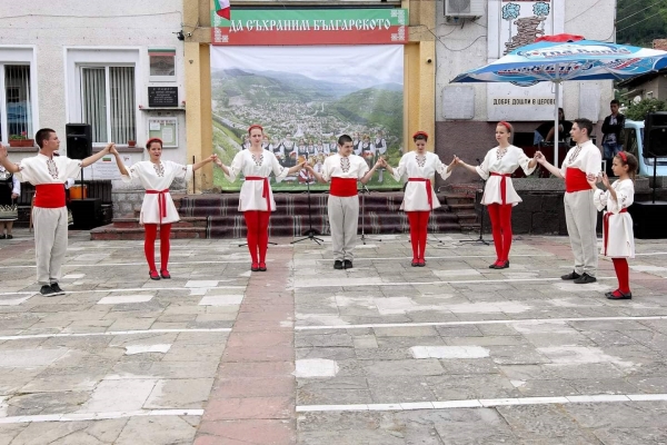 Фестивалът „Да съхраним българското“ в Церово
