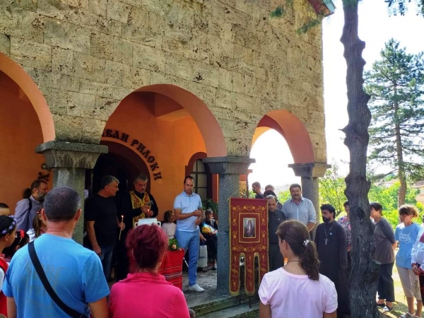 Курбан за здраве и благополучие събра жителите на село Паволче