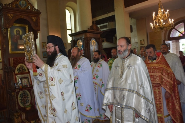 Храм „Св. Св. Кирил и Методий“ в Костинброд посрещна църковната нова година със света литургия
