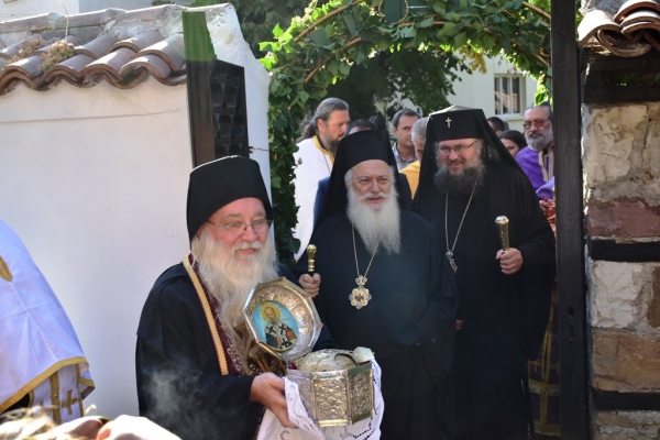 Във Враца посрещнаха мощите на Св. Климент Охридски