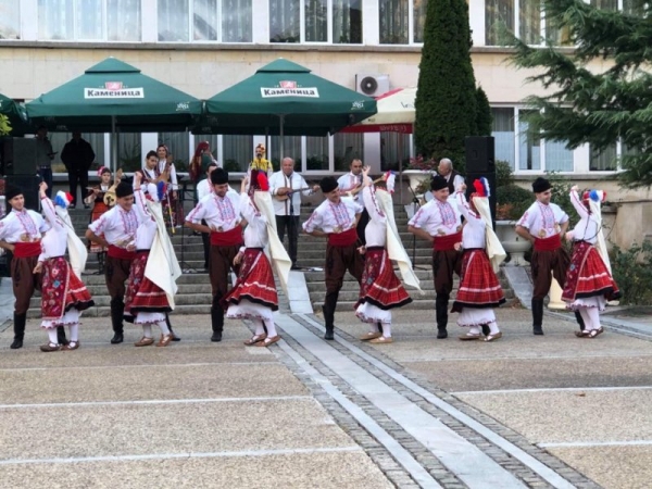 Ансамбъл „Български ритми“ гостува в Своге