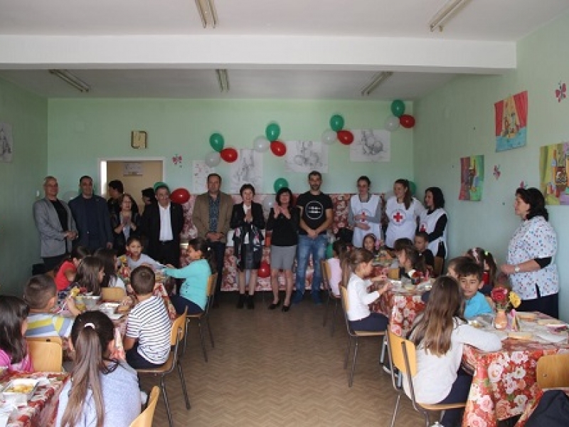 За седма поредна година стартира проектът „Топъл обяд“ за децата от I до IV клас в Драгоман