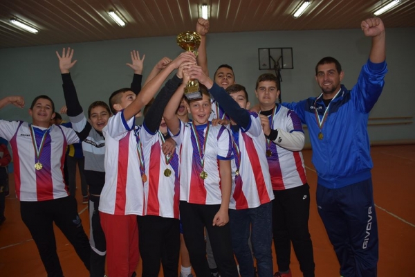 Четири ученически отбора от община Костинброд премериха сили във волейболен турнир
