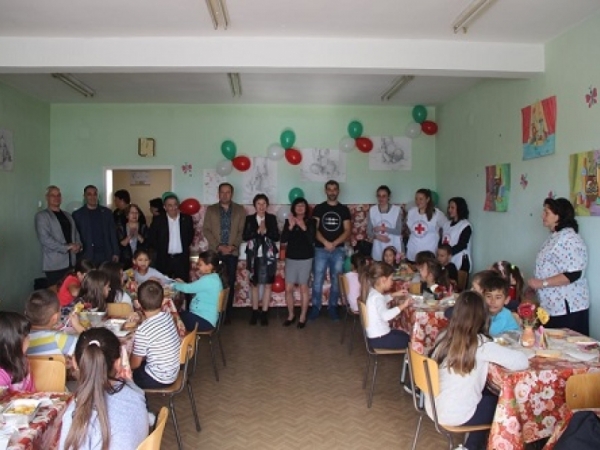 СУ „Христо Ботев“ гр. Драгоман със специален поздрав за 15-годишнината на програма „Топъл обяд“ на БЧК