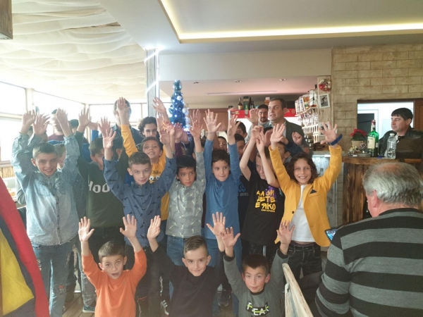 Децата на Общински футболен клуб „Костинброд -2012“ с празнично парти