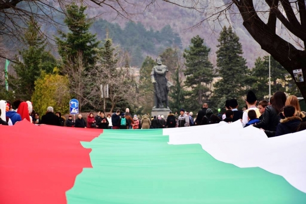 Община Враца подарява над 1 500 знамена за 3 март