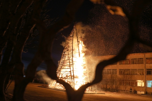 В димитровградското село Добрич запалиха най-високият огън за Сирни Заговезни