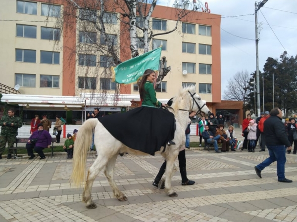 България е навсякъде по света, споделят хората от Елин Пелин по повод Националния празник