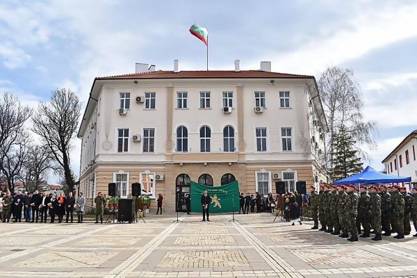 С богата програма в Елин Пелин отбелязаха Националния празник на България