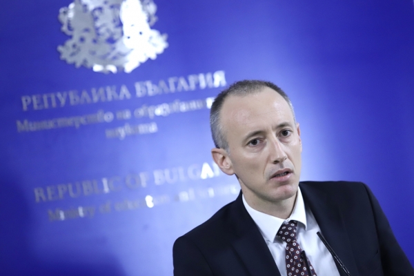 Министър Вълчев: „Няма да има нулева учебна година“