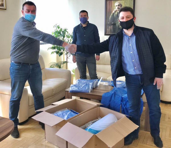 Зам.-председателят на ПГ на ГЕРБ Красимир Ципов дари 30 комплекта със защитни средства на Община Сливница