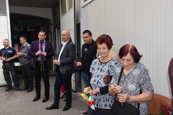 В Костинброд почетоха паметта на 18–те жертви от експлозията в бившия химически завод „Георги Димитров“