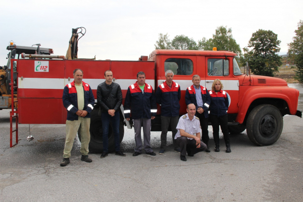Доброволци за защита при бедствия и кризисни ситуации към община Драгоман проведоха тренировка за работа с противопожарен автомобил