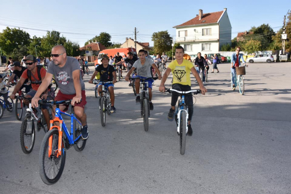 Малки и големи велосипедисти се включиха във велоподох през град Костинборд