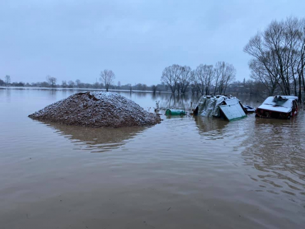 Критично остава положението в село Петърч при река Блато