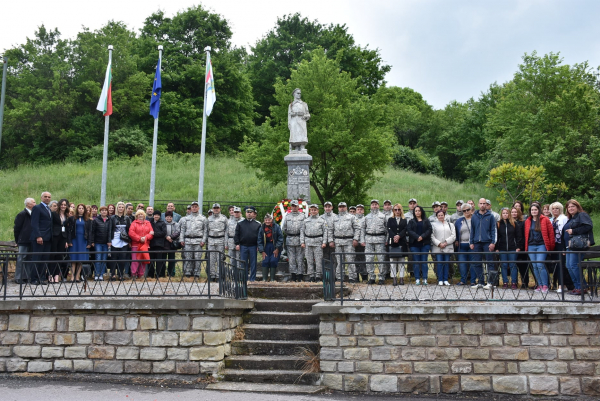 Жители и гости на Костинброд почетоха делото на Ботев и на загиналите за свободата на България