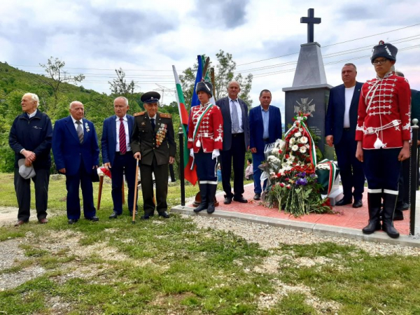 Откриха на паметник на геройски загиналите за свободата на България в с. Заноге