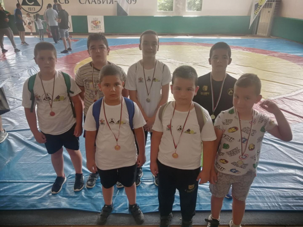 Отново медали за децата от клуб „Белица-Костинброд“ на турнира по борба