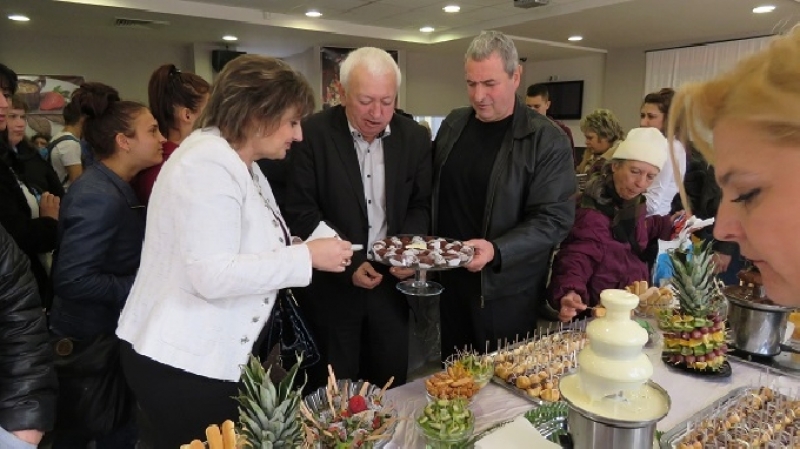Областният управител посети Празника на шоколада в ПГ „Велизар Пеев” в Своге