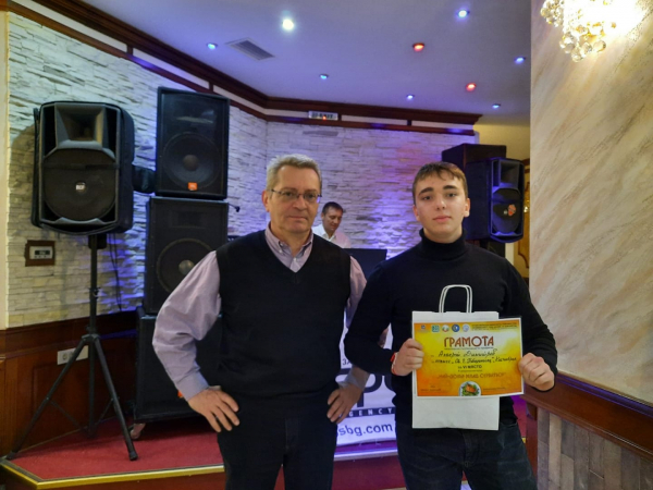 Алберт Димитров от ПГВМСС „Св. Георги Победоносец“ се класира за финалния кръг на състезанието „Най-добър млад сервитьор“