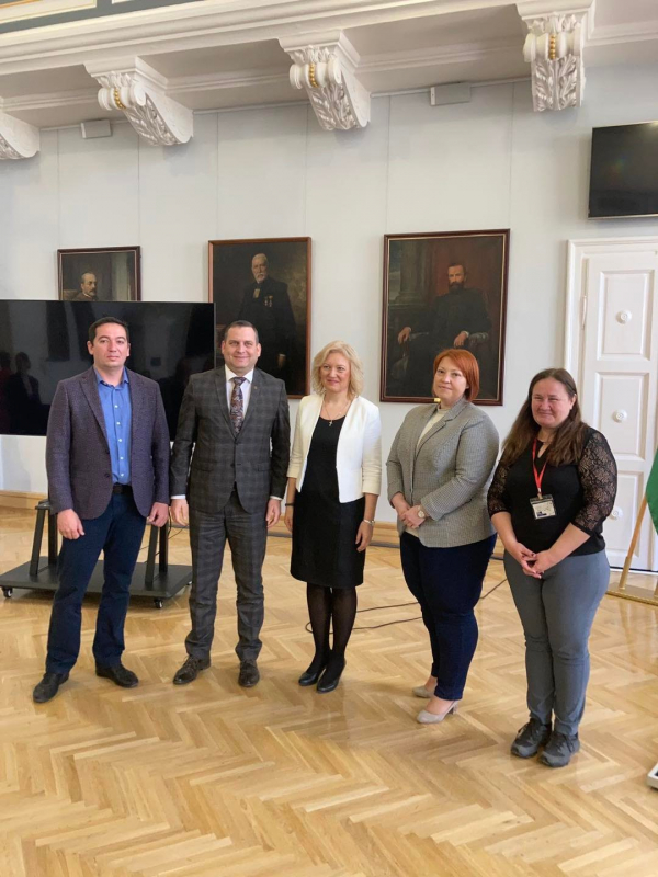 Партньорите по транснационалния проект - „БРИДЖ“ посетиха областната администрация в Мишколц, Унгария