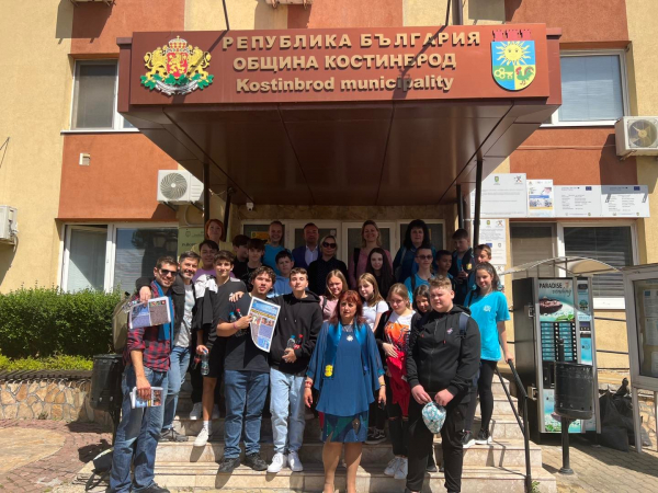 В Деня на Европа, ученици от Испания и Литва посетиха Общинска администрация-Костинброд