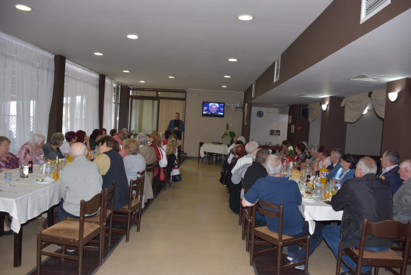 По случай деня на Люляка, двата пенсионерски клуба от община Костинброд се събраха заедно и празнуваха
