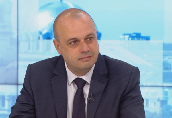 Министър Проданов: До края на май хотелите ще получат парите за настаняването на украинските бежанци за периода от 1 до 31 април 